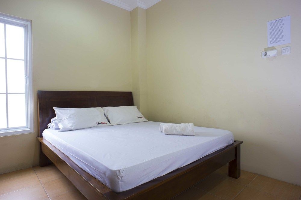 Hotel Reddoorz @ Kwitang Yakarta Exterior foto