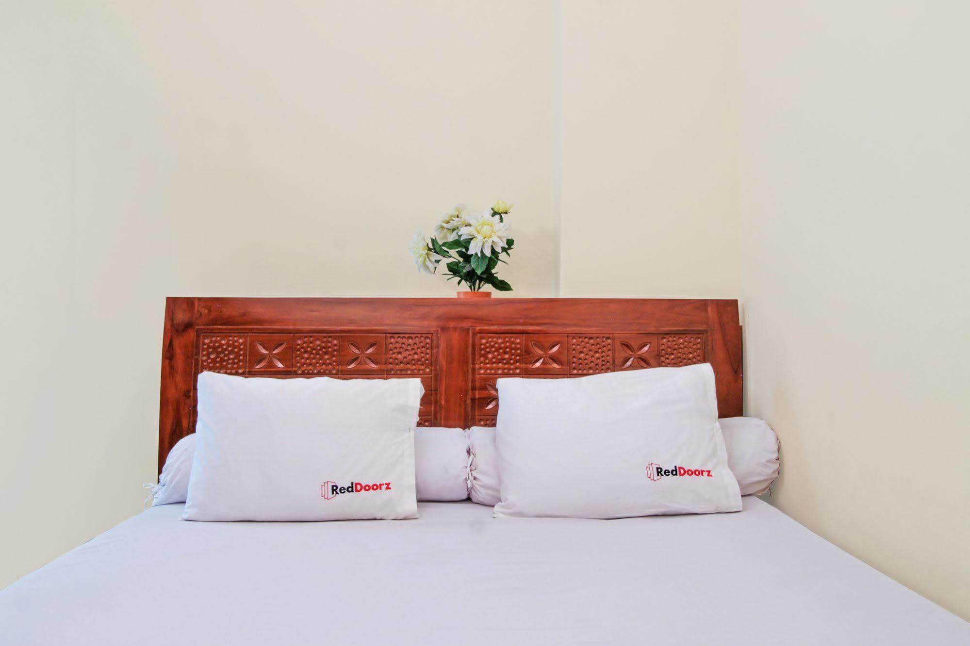 Hotel Reddoorz @ Kwitang Yakarta Exterior foto