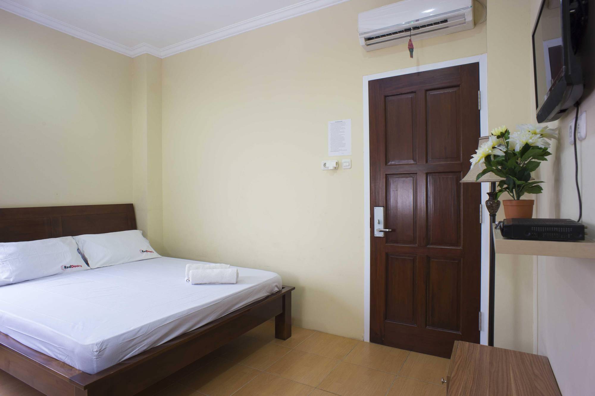 Hotel Reddoorz @ Kwitang Yakarta Exterior foto